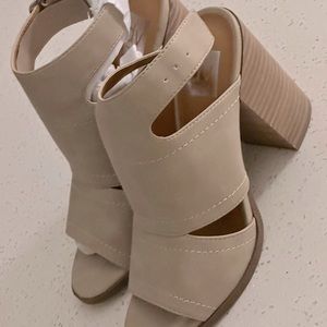 DV size 8 Brand New! Chunky heel and very light tan in color.